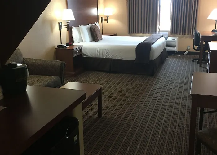 Expressway Hotel 3*