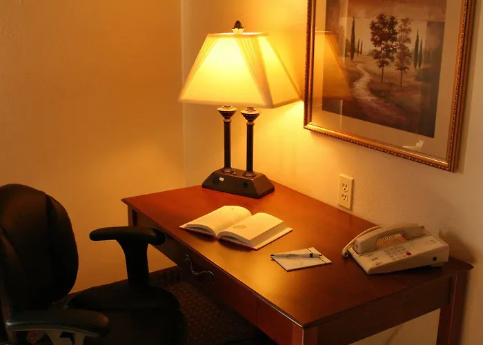Expressway Hotel 3*